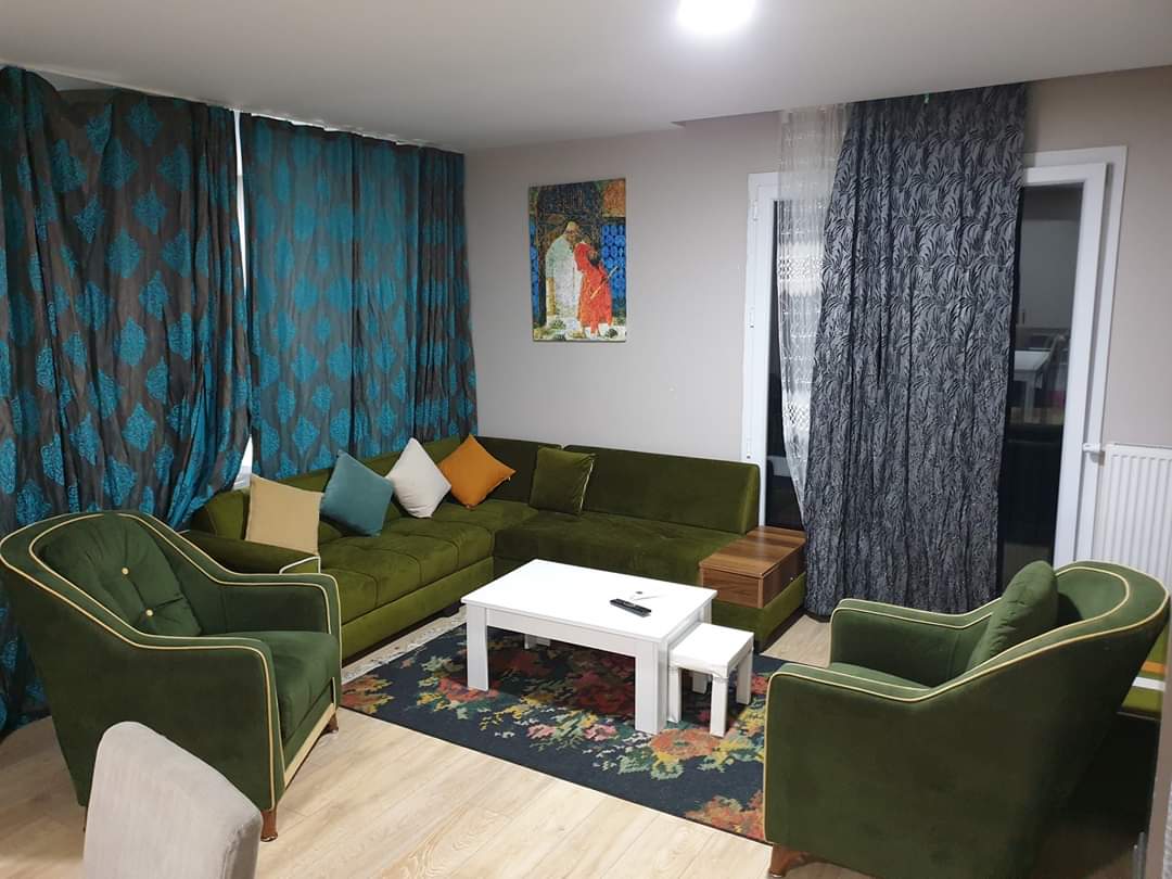 اعلان 853 شقة ثلاث غرف نوم وصالون حمامين مفروش لوكس للايجار السياحي في شيشلي اسطنبول