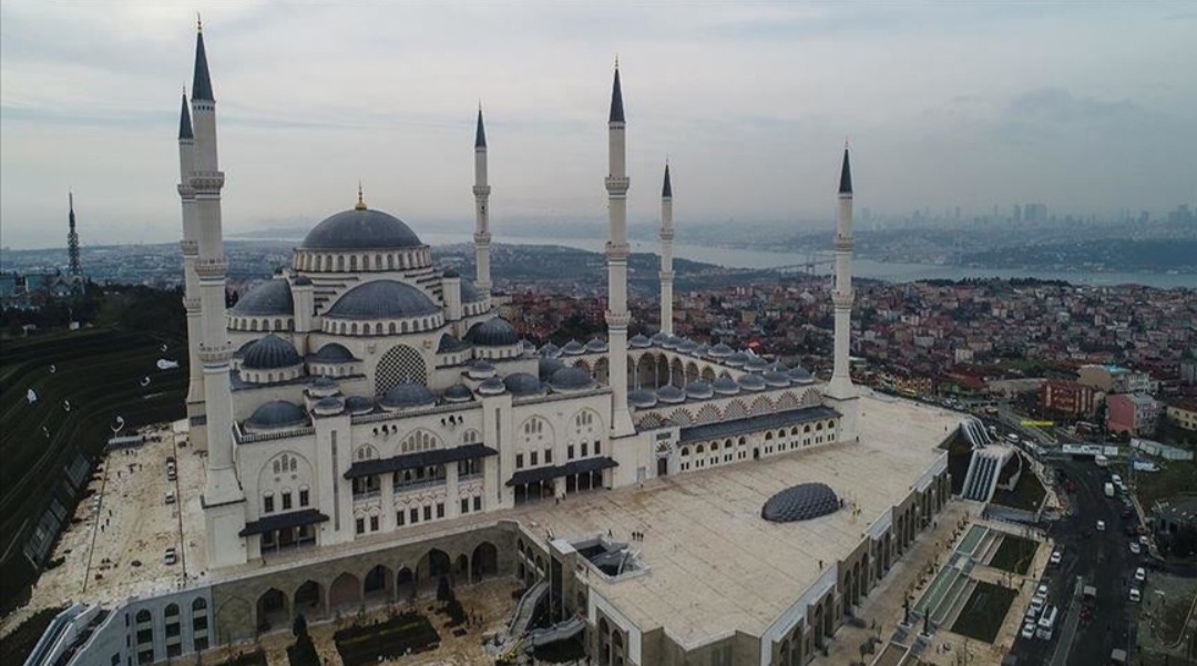 İstanbul .. Türkiye'nin en büyük camisi 