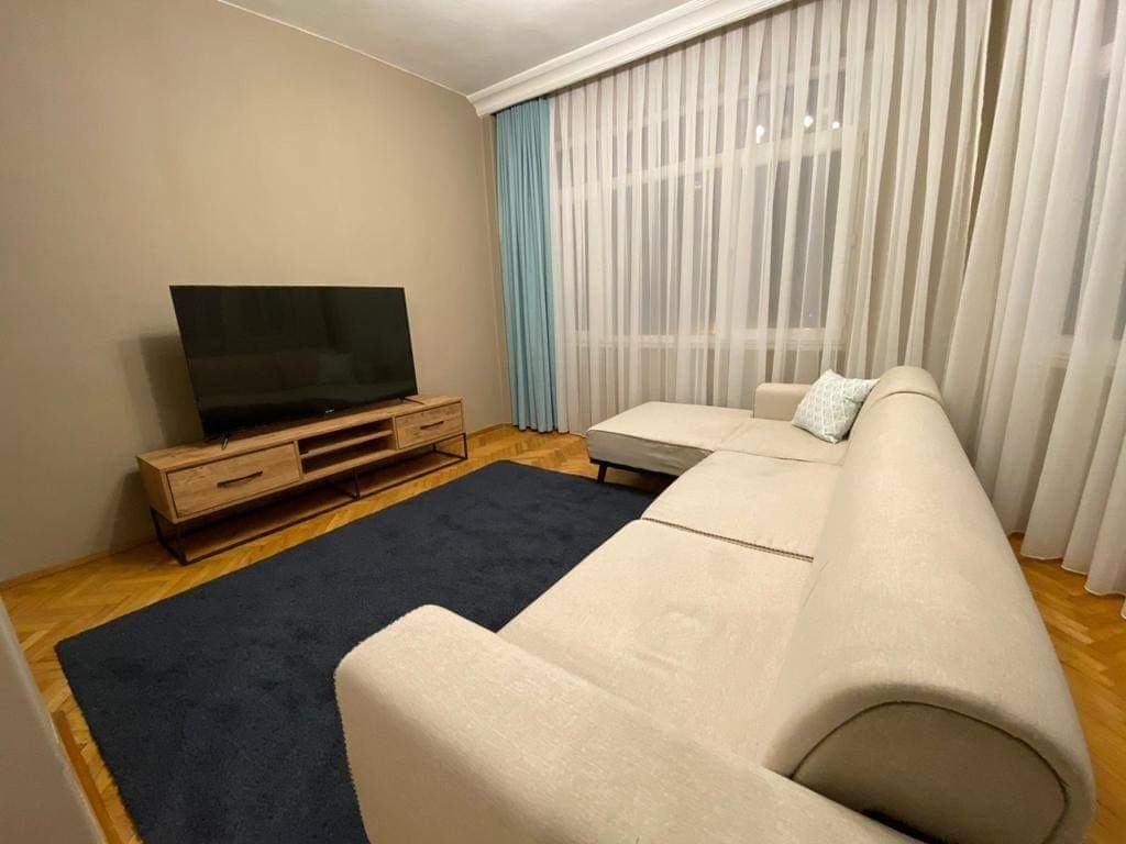 Announcement 1004 Two-bedroom apartment and a furnished hall for tourist rent in Sisli, close to Sisli Mosque, Cevahir Mall and Metroa